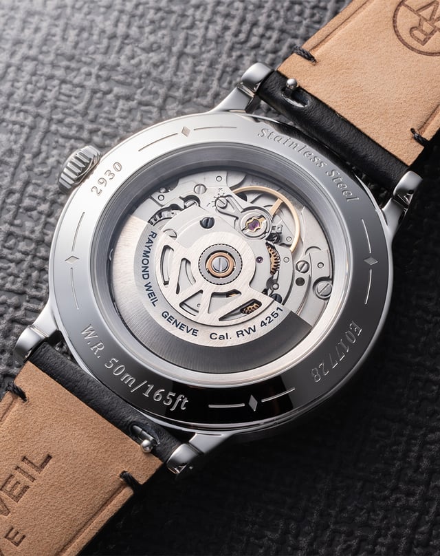 Raymond Weil – Millesime Small Seconds, eleganter Zeitmesser mit Tuxedo-Zifferblatt