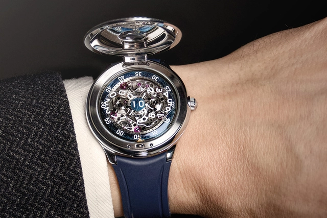 Czapek & Cie Time Jumper mit dem Kaliber 10, goldene Uhr am Handgelenk