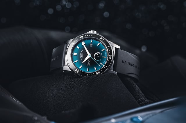 Mühle-Glashütte Sportivo Power Dive, Edelstahluhr liegend