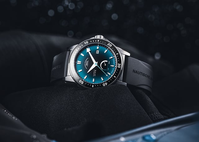 Mühle-Glashütte Sportivo Power Dive, Edelstahluhr liegend