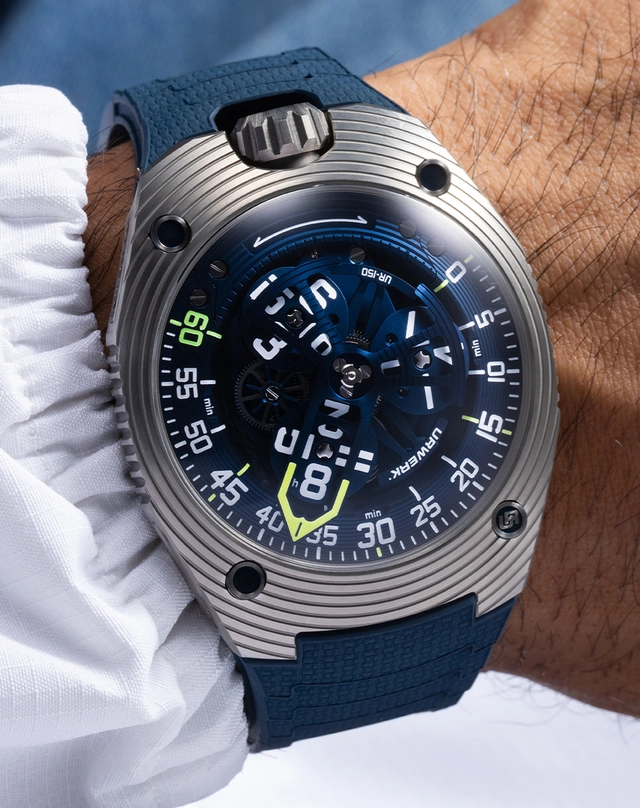 Urwerk – UR-150 Blue Scorpion, Edelstahluhr mit Titanbauteilen und blauem Kautschukband