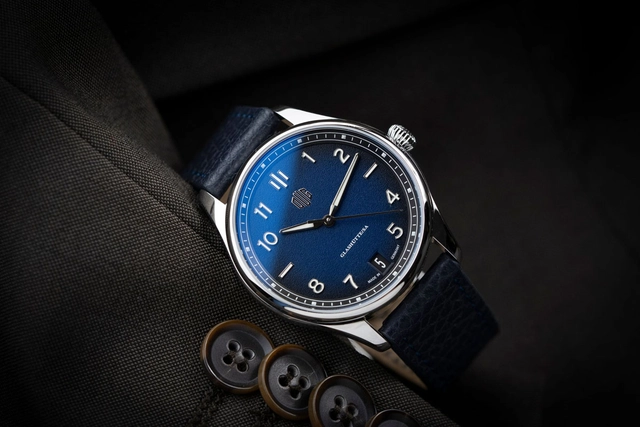 DUG Purist Typ 2 mit blauem Zifferblatt