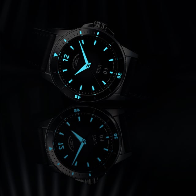 Nachtansicht der Mühle-Glashütte – Sportivo Großdatum