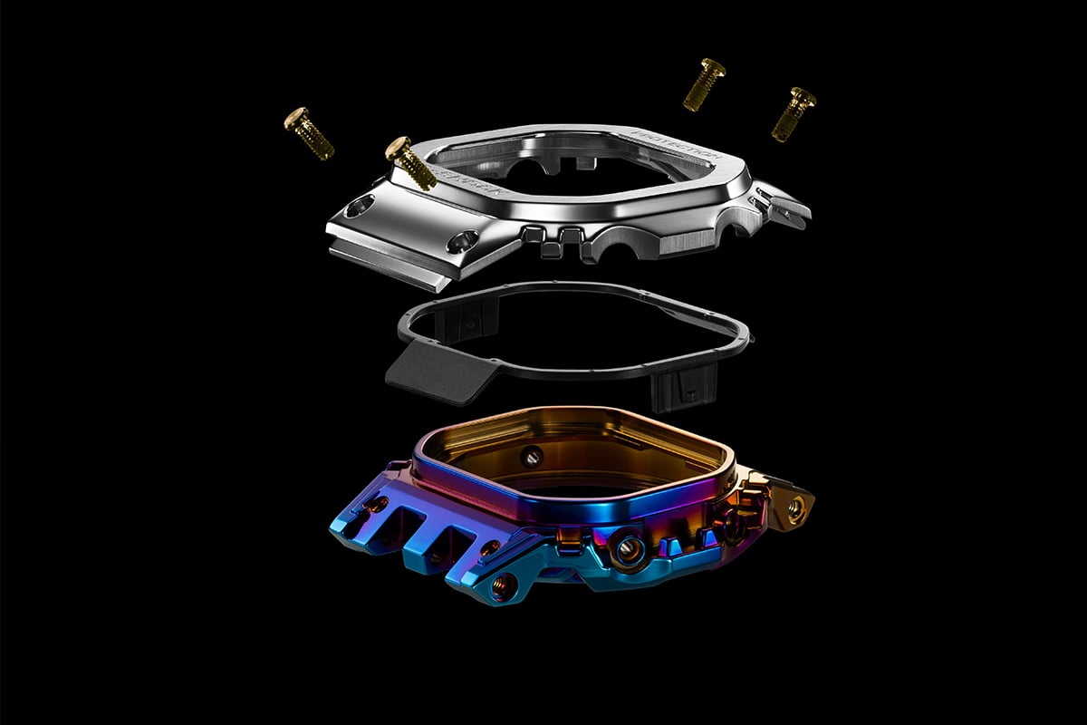 Das Edelstahlgehäuse der G-Shock GWMBZ5000RC ist mit einer schillernden, regenbogenfarbenen Ionenplattierung (IP) versehen