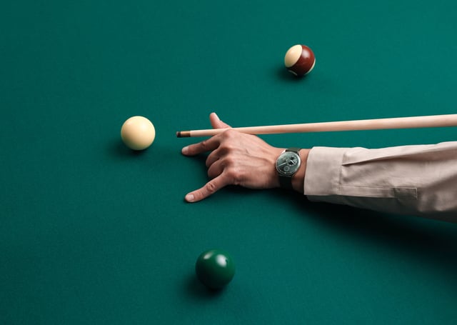 Ressence: Type 11 Pine mit Billardtisch