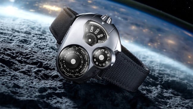 SpaceOne – WorldTimer Titanium, futuristische Weltzeituhr aus Titan