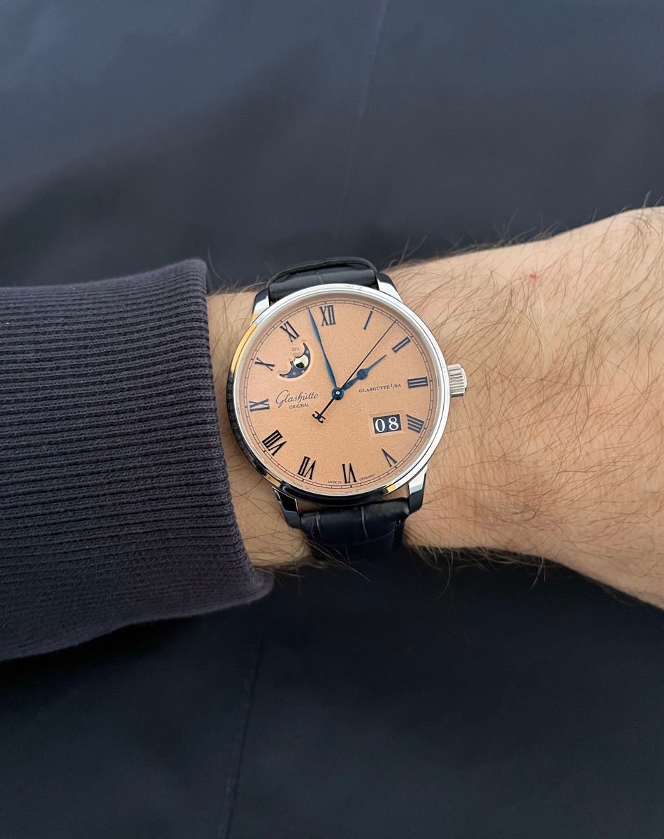 Glashütte Original: Senator Excellence Panoramadatum Mondphase Wristshot