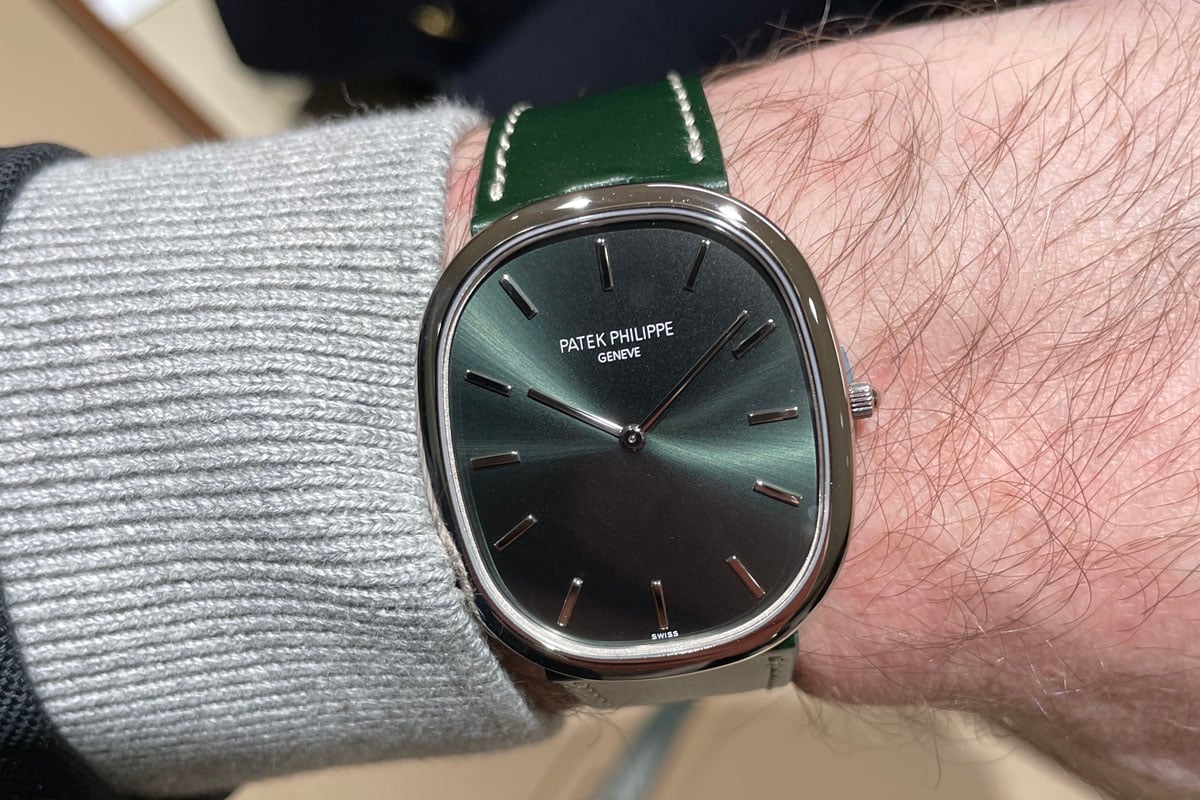 Patek-Philippe-Goldene-Ellipse-5738G-001-Wristshot.jpg
