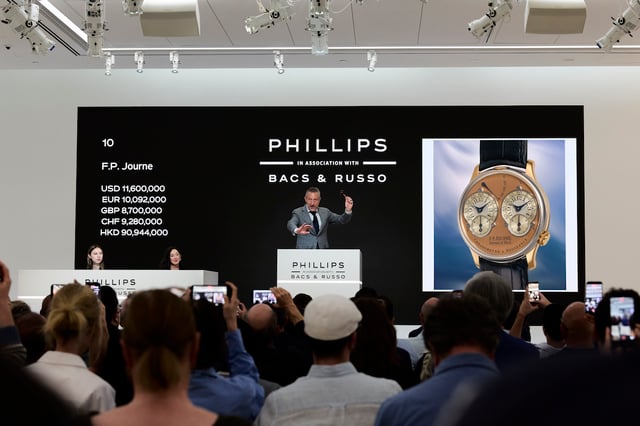 01_Saleroom Shot - Lot 10 FPJourne-Phillips New York
