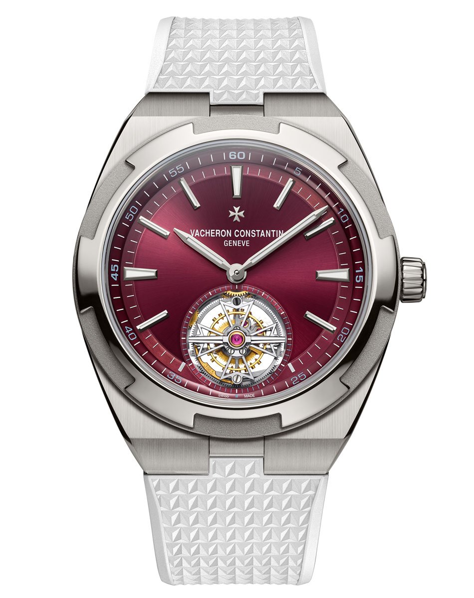 Vacheron Constantin: Overseas Tourbillon Titan mit tiefrotem Zifferblatt und weißem Kautschukband