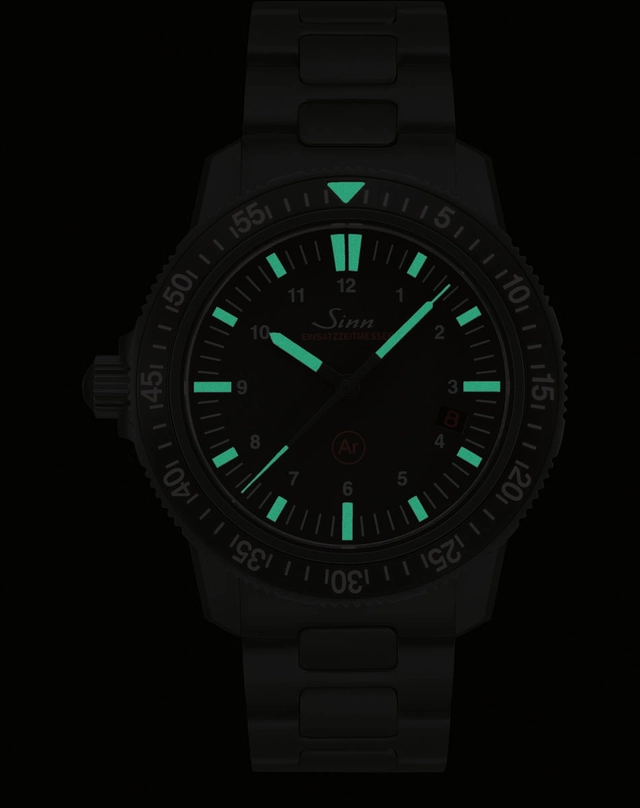 Sinn EZM 3 S bei Dunkelheit