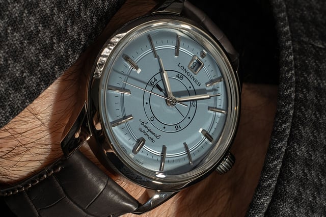 Longines Conquest Heritage Central Power Reserve 2026: Wristshot am Handgelenk