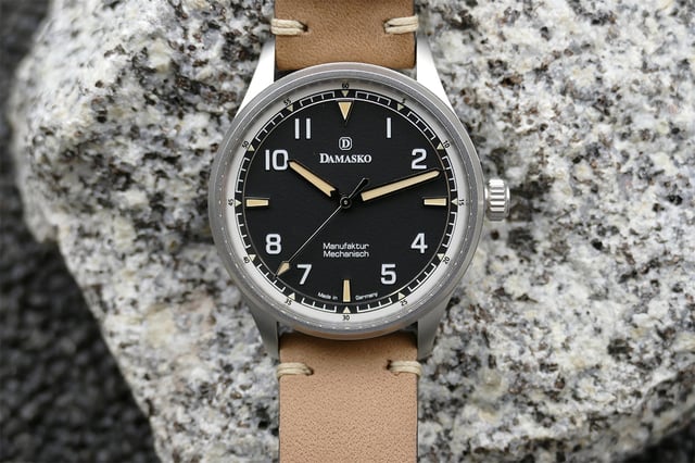DF10 Old Radium mit beigen Vintage BIO Band und schwarzem Zifferblatt