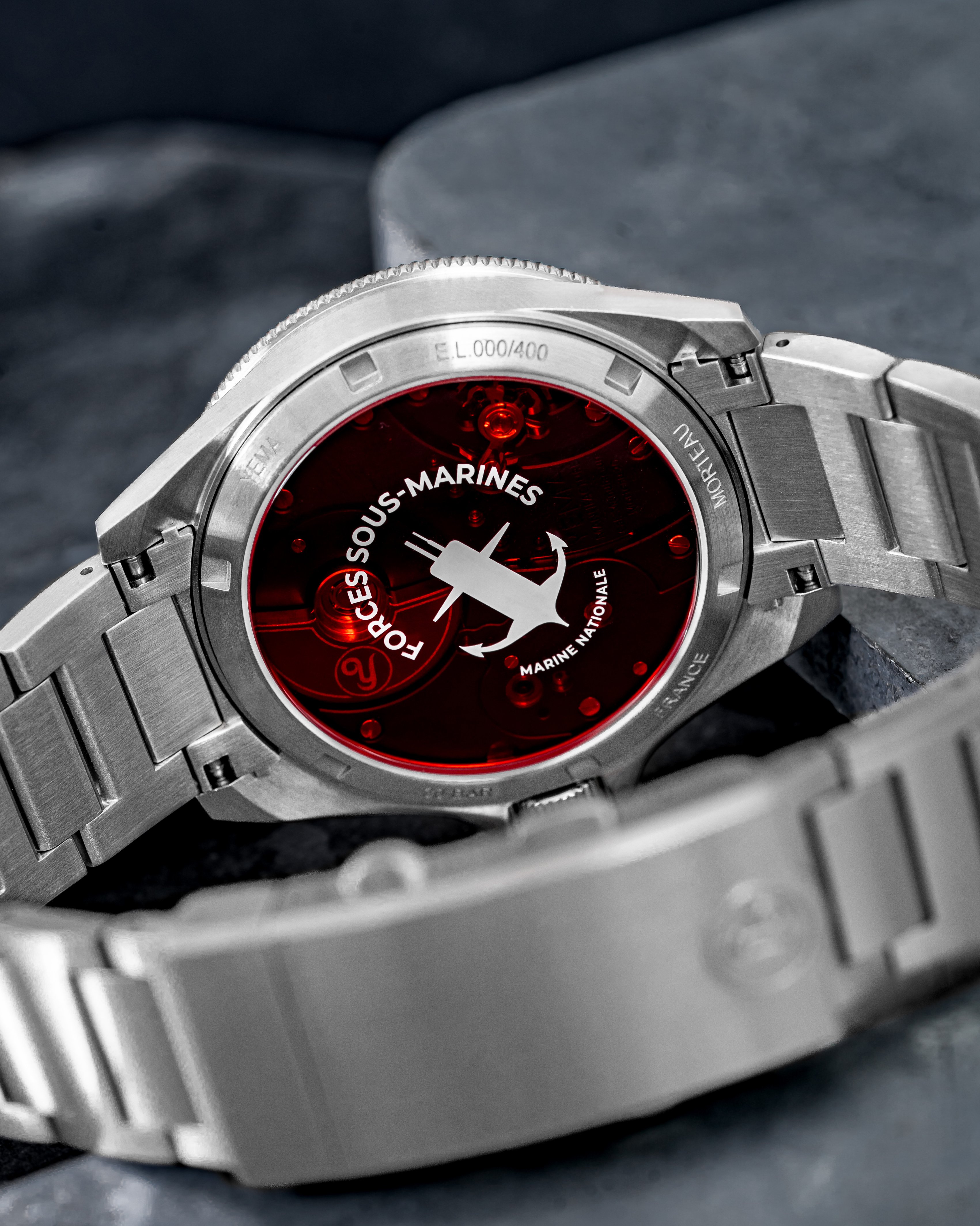 Der Saphirglasboden der Yema Navygraf Barracuda CMM.20 Limited Edition