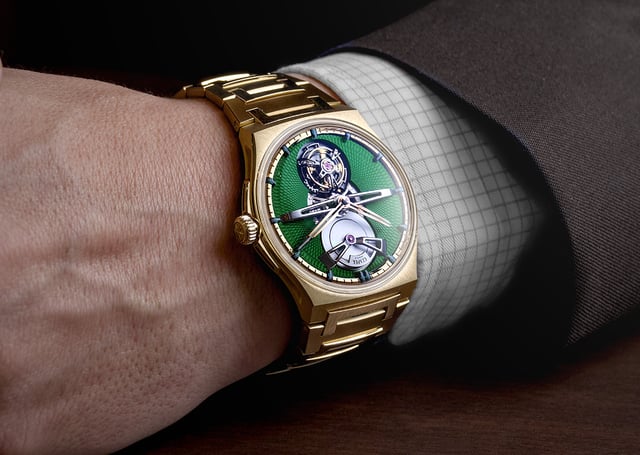 Czapek Antarctique Tourbillon Victory Green: Wristshot Uhr am Handgelenk