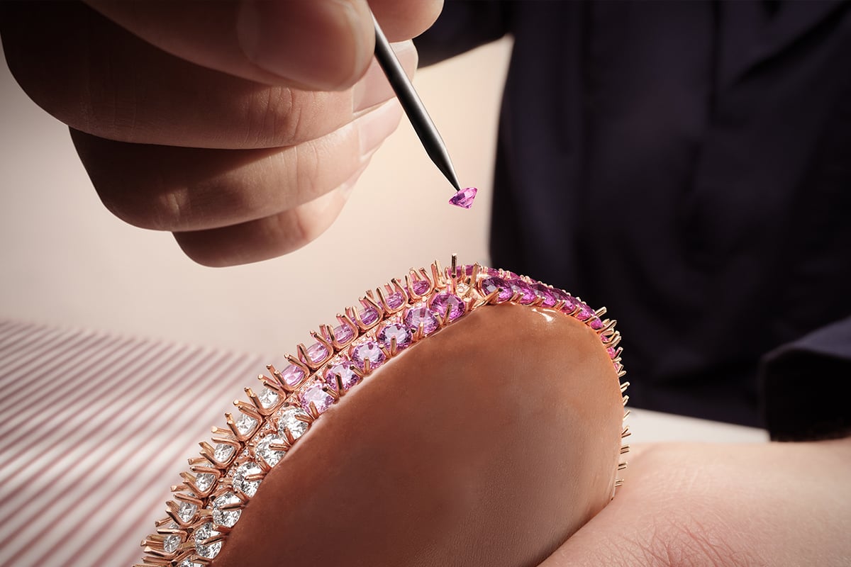 Diamantfassung, Die neue 101 Secrets Armbanduhr ist geprägt von einer Kombination aus Handwerkskunst und mikromechanischer Expertise.