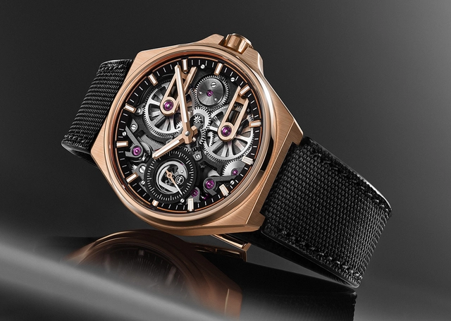 Armin Strom One Week Skeleton Rose Gold, Uhr liegend vor dunklem Hintergrund