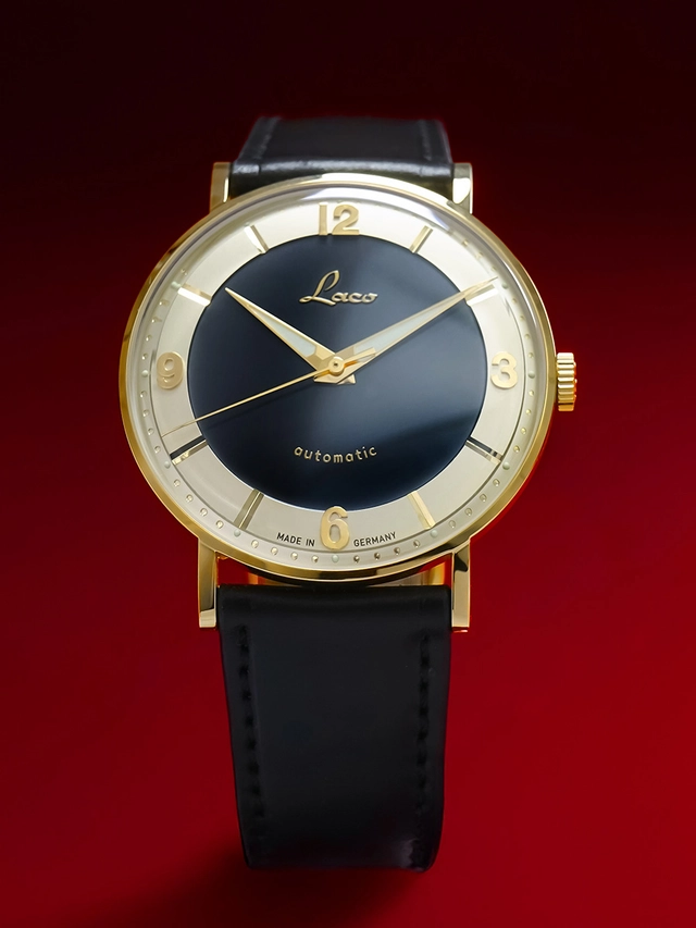 Laco Edition 100, Uhr Frontansicht