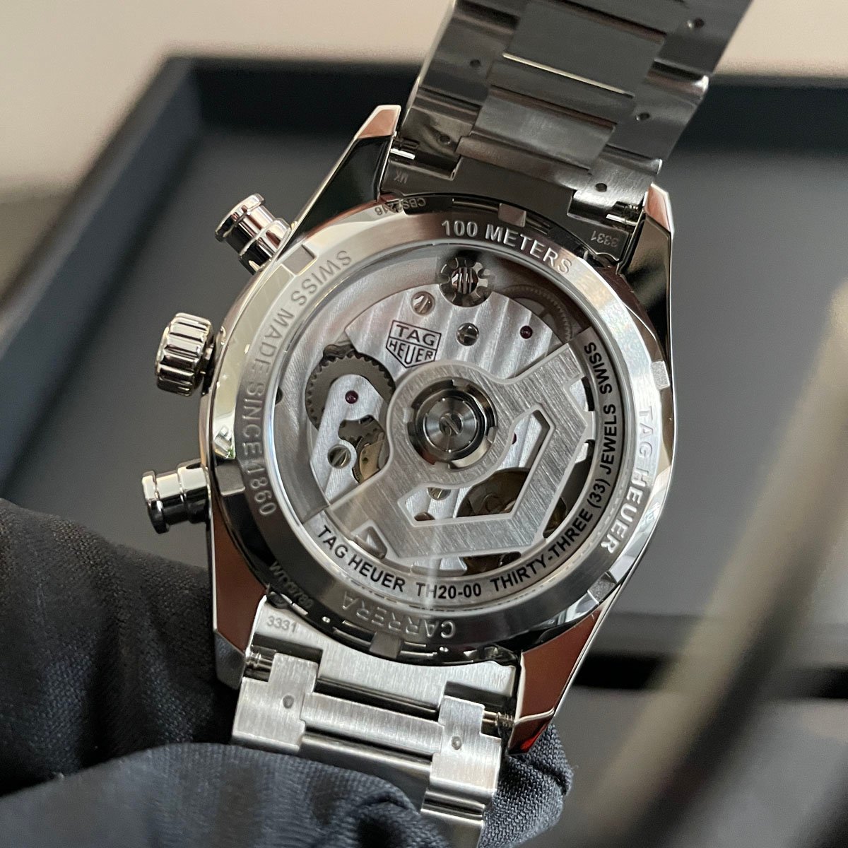 TAG Heuer Carrera Chronograph Panda Hands-On Glasboden