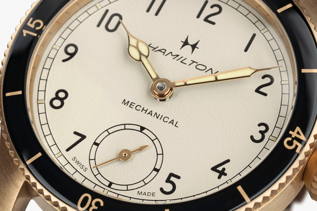Hamilton Khaki Aviation Pilot Pioneer Mechanical 43 mm Bronze Zifferblattdetail