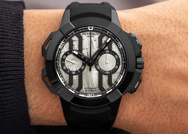 Jacob & Co.  Epic X Chrono 44 mm mit Meteoritenzifferblatt am Handgelenk