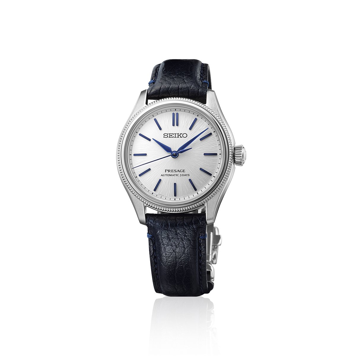 Frontansicht der Seiko Classic Series HCC004J1 aus Edelstahl und Lederband vor weißem Hintergrund
