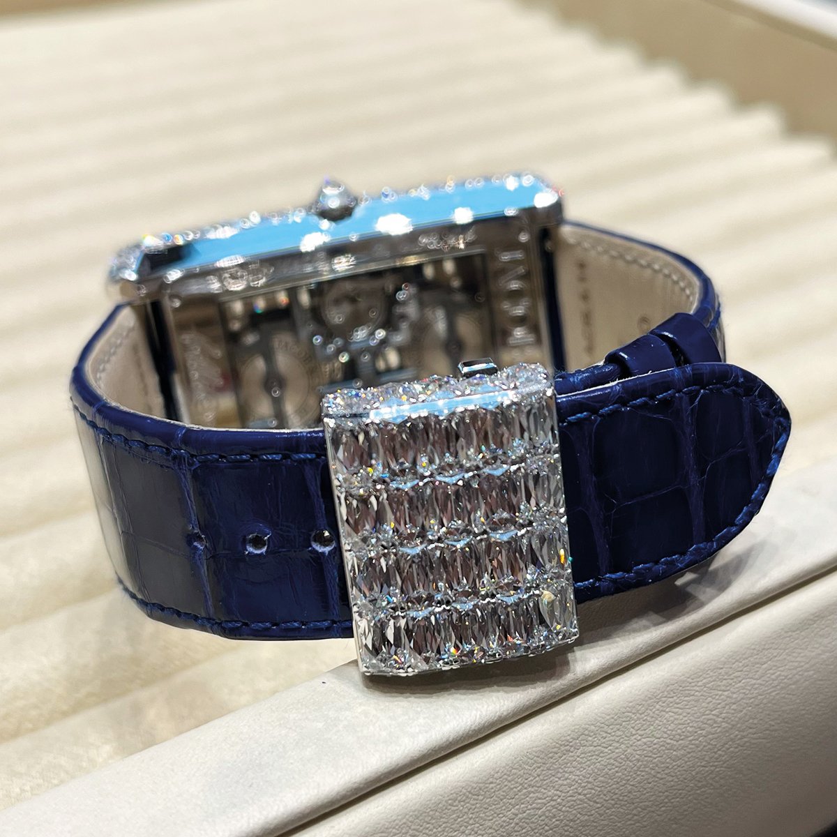 Hands-on-Bilder: Jacob & Co. Diamantschließe