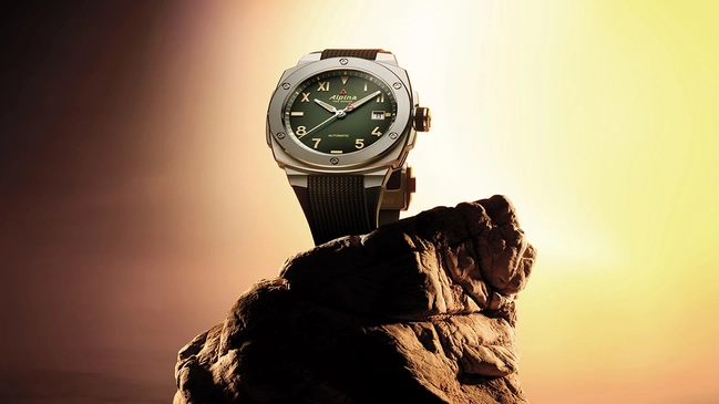 Alpina Alpiner Extreme Automatic California Dial, Uhr mit grünem Zifferblatt auf Felsen