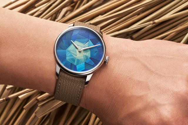 Louis Erard Marqueterie de Paille: wristshot, Uhr am Handgelenk