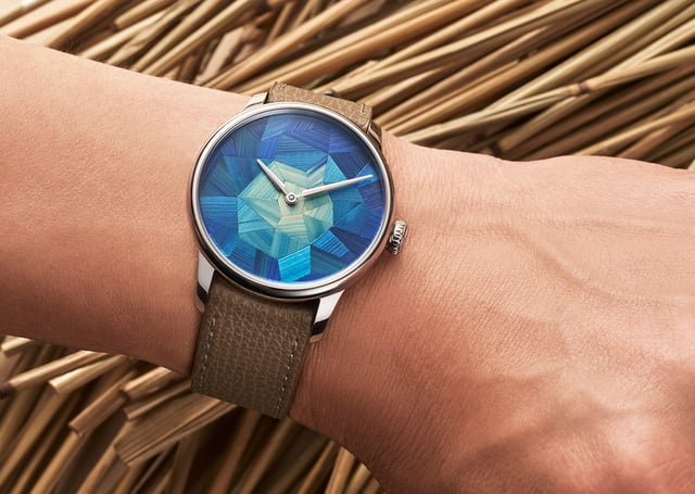 Louis Erard Marqueterie de Paille: wristshot, Uhr am Handgelenk
