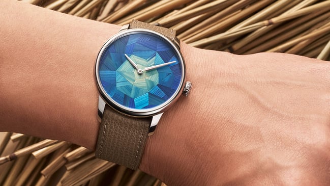 Louis Erard Marqueterie de Paille: wristshot, Uhr am Handgelenk