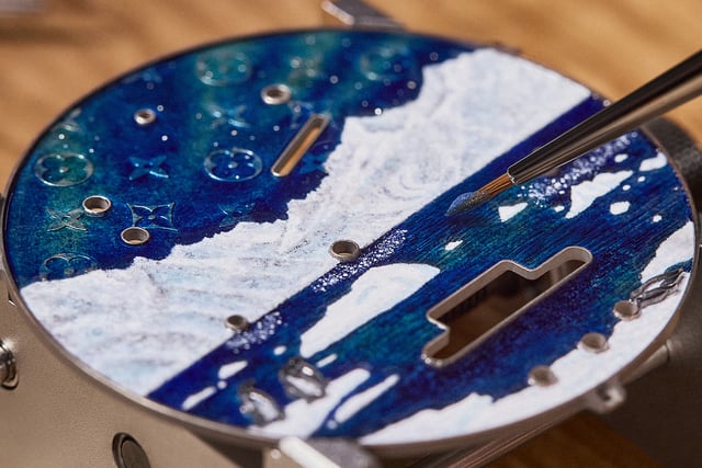 Detailaufnahme, Front, Handarbeit an der Louis Vuitton Escale en Alaska Pocket Watch