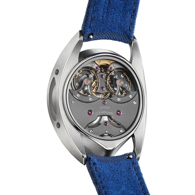 Hinter dem Glasboden der DC12 MaveriK arbeitet das Handaufzugskaliber C30.