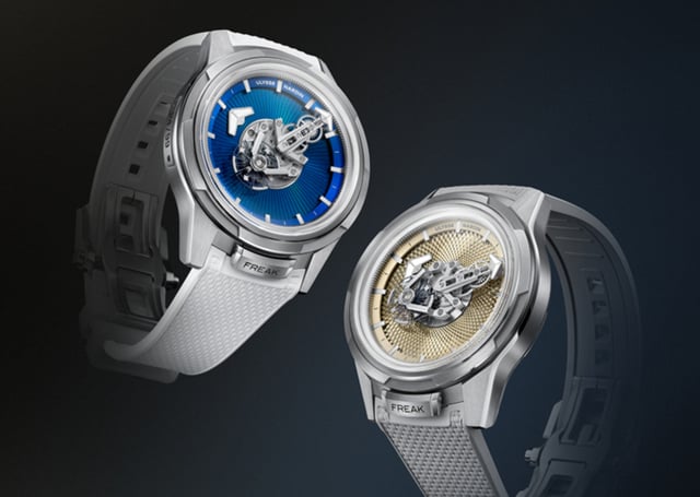Ulysse Nardin Freak One Blue Enamel & Freak One Guilloché, zwei Uhren schwebend