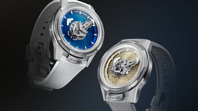 Ulysse Nardin Freak One Blue Enamel & Freak One Guilloché, zwei Uhren schwebend