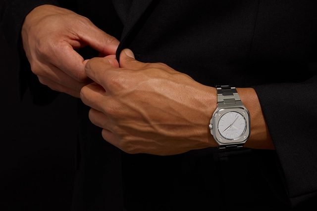 Bell & Ross BR-05 Grey Mirror Steel Wristshot