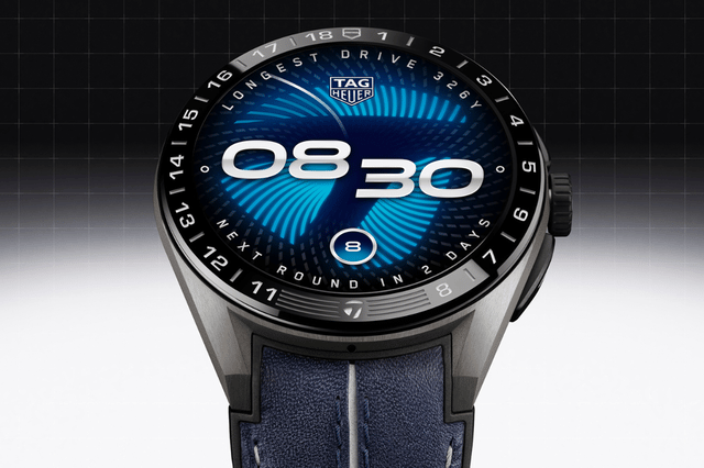 Nahaufnahme der TAG Heuer Connected Calibre E5 45 mm x TaylorMade Edition, Display