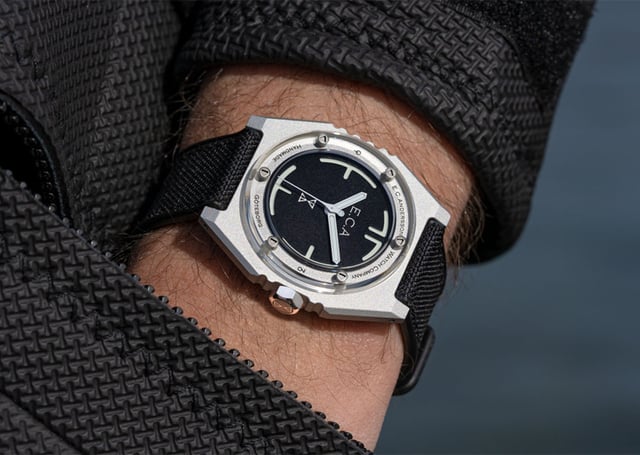 E.C. Andersson – Mytilus, flache Automatikuhr mit ausgefallenem Design