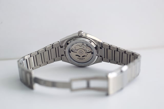 Blick ins Innere: Casio Edifice EFK-100-Serie