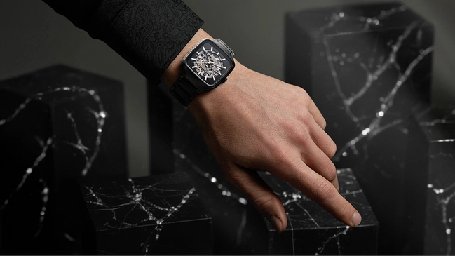 Rado True Square Skeleton, Ref. R27124702, Uhr am Handgelenk