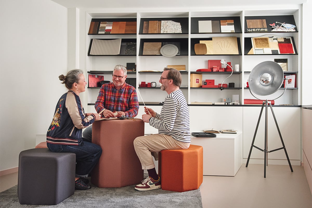 Visuelles Marketing im Stubbenhuk 10, Muster von Stoffen, Oberflächen und verschiedenen Materialien
