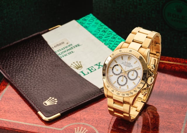 Zertifikat und goldene Rolex Daytona Front