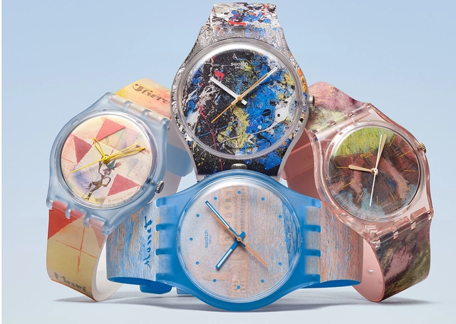 Swatch Swatch x Guggenheim Kollektion, vier Uhren gestapelt