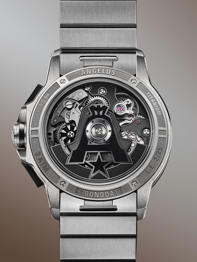 Angelus Chronodate Gold, Saphirglasboden mit Werk