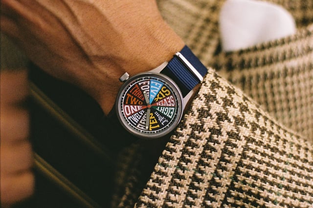 J. Press B80 Watch, Kollaborationsuhr mit Bamford London mit buntem Zifferblatt
