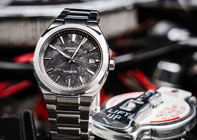 Frontansicht der Casio Edifice EFK-200