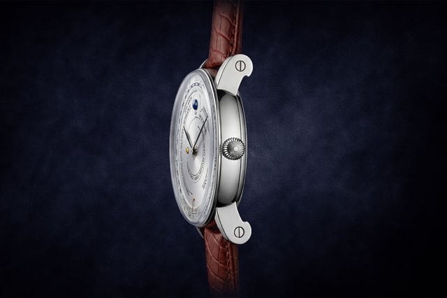 Christiaan van der Klaauw: Venus Annual Calendar in Edelstahl Seitenansicht