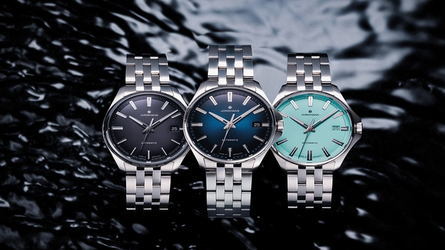 Junghans Meister S Automatic 36, drei Uhren vor Beauty-Hintergrund