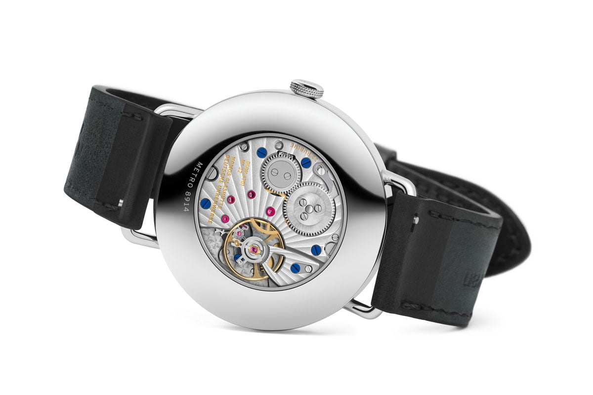 Nomos: Metro Datum Gangreserve eisblau Boden
