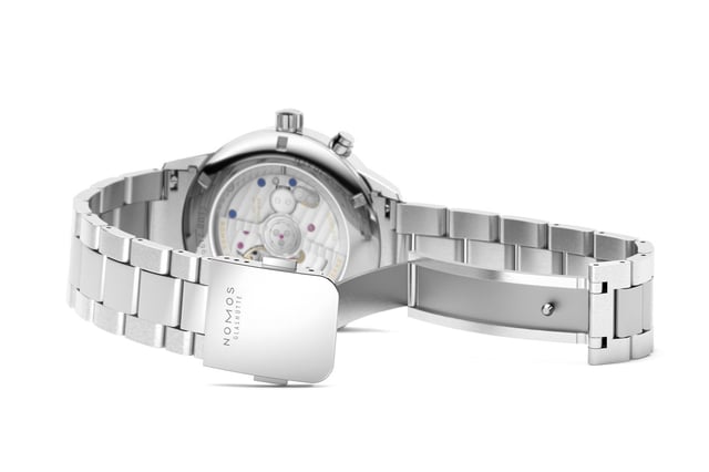 Nomos Glashütte: Club Sport Neomatik Weltzeit Dark mit Glasboden
